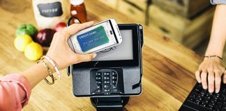 Alışveriş merkezlerinde dijitalleşmenin hız kazanmasıyla birlikte AVM kart sistemleri, hem ziyaretçilere sunulan hizmetlerin çeşitlenmesini hem de mağazaların müşteri ilişkilerini daha etkin şekilde yönetmesini sağlayan önemli uygulamalardan biri haline geldi. Günümüzde birçok AVM, ziyaretçilerine özel üyelik kartları, dijital kart çözümleri ve puan sistemleri sunarak alışveriş deneyimini daha avantajlı hale getiriyor. Bu kart sistemleri yalnızca indirim fırsatları sunmakla kalmıyor, aynı zamanda müşteri alışkanlıklarının analiz edilmesine ve kişiselleştirilmiş kampanyaların oluşturulmasına da katkı sağlıyor. Konulu bir haber görseli.