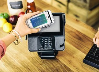 Alışveriş merkezlerinde dijitalleşmenin hız kazanmasıyla birlikte AVM kart sistemleri, hem ziyaretçilere sunulan hizmetlerin çeşitlenmesini hem de mağazaların müşteri ilişkilerini daha etkin şekilde yönetmesini sağlayan önemli uygulamalardan biri haline geldi. Günümüzde birçok AVM, ziyaretçilerine özel üyelik kartları, dijital kart çözümleri ve puan sistemleri sunarak alışveriş deneyimini daha avantajlı hale getiriyor. Bu kart sistemleri yalnızca indirim fırsatları sunmakla kalmıyor, aynı zamanda müşteri alışkanlıklarının analiz edilmesine ve kişiselleştirilmiş kampanyaların oluşturulmasına da katkı sağlıyor. Konulu bir haber görseli.