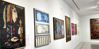 Alışveriş merkezleri, günümüzde yalnızca alışveriş yapılan ticari yapılar olmanın ötesine geçerek kültür ve sanat faaliyetlerinin de önemli merkezlerinden biri haline geliyor. Özellikle AVM Sanat Sergileri, ziyaretçilere alışveriş deneyiminin yanında estetik ve kültürel bir atmosfer sunarken sanatçıların eserlerini daha geniş kitlelerle buluşturmasına da olanak tanıyor. Resim, heykel, fotoğraf, dijital sanat ve karma sergiler gibi birçok farklı etkinlik, AVM'lerin sosyal yaşam içerisindeki rolünü güçlendiriyor. Konulu bir haber görseli.
