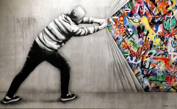 Alışveriş merkezleri son yıllarda yalnızca alışveriş yapılan ticari alanlar olmaktan çıkarak sanat ve kültürün de buluşma noktalarından biri haline geliyor. Özellikle AVM Sokak Sanatı Projeleri, modern mimariyi yaratıcı sanat anlayışıyla bir araya getirerek ziyaretçilere farklı deneyimler sunuyor. Duvar resimleri, grafiti çalışmaları, üç boyutlu zemin tasarımları ve canlı performanslar sayesinde alışveriş merkezleri daha renkli ve dinamik sosyal alanlara dönüşüyor. Konulu bir haber görseli.